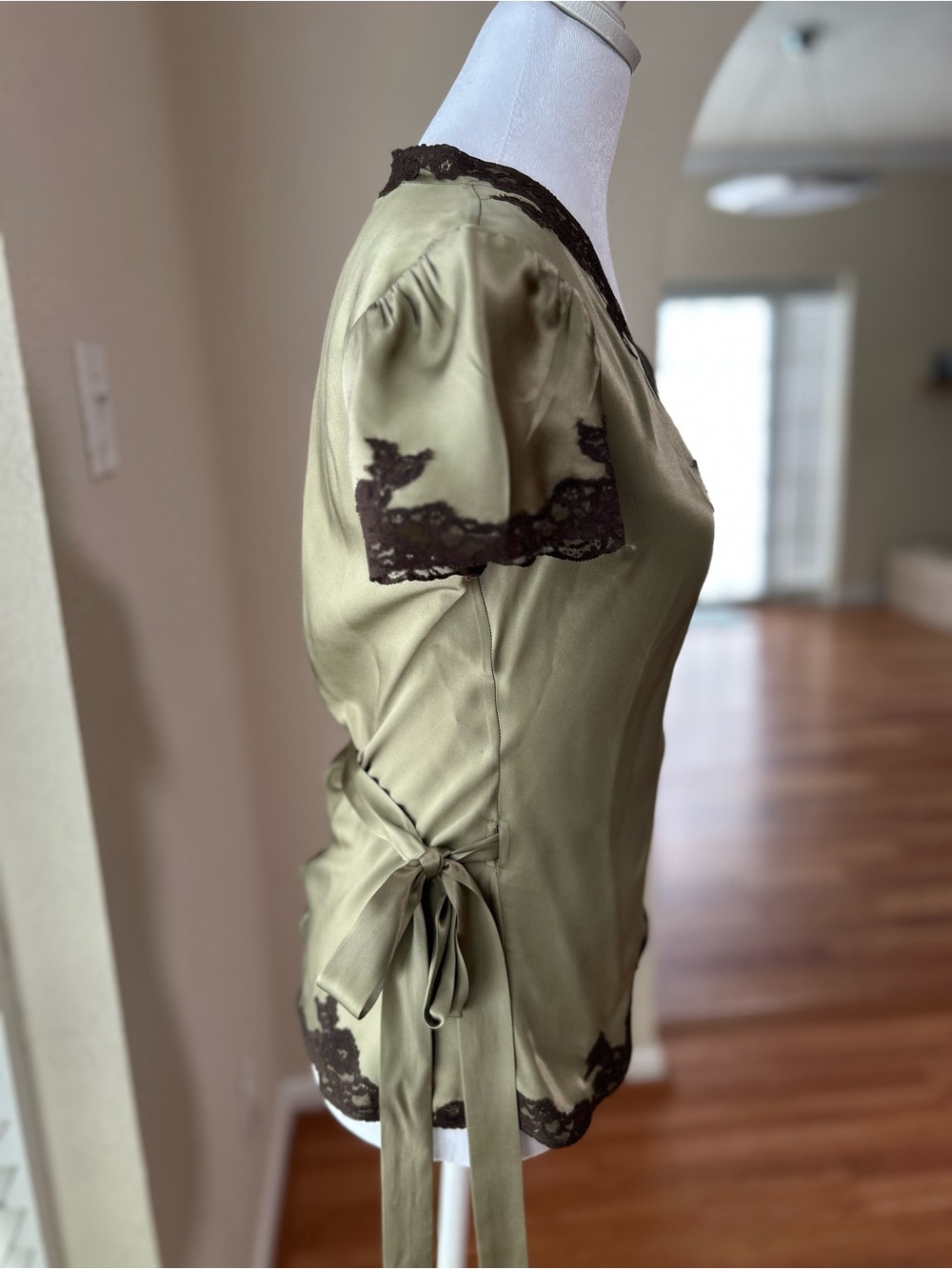 Vintage Leigh Bantivoglio Silk Olive Green Satin Wrap blouse w/ Black Lace Trim - Picture 5 of 8